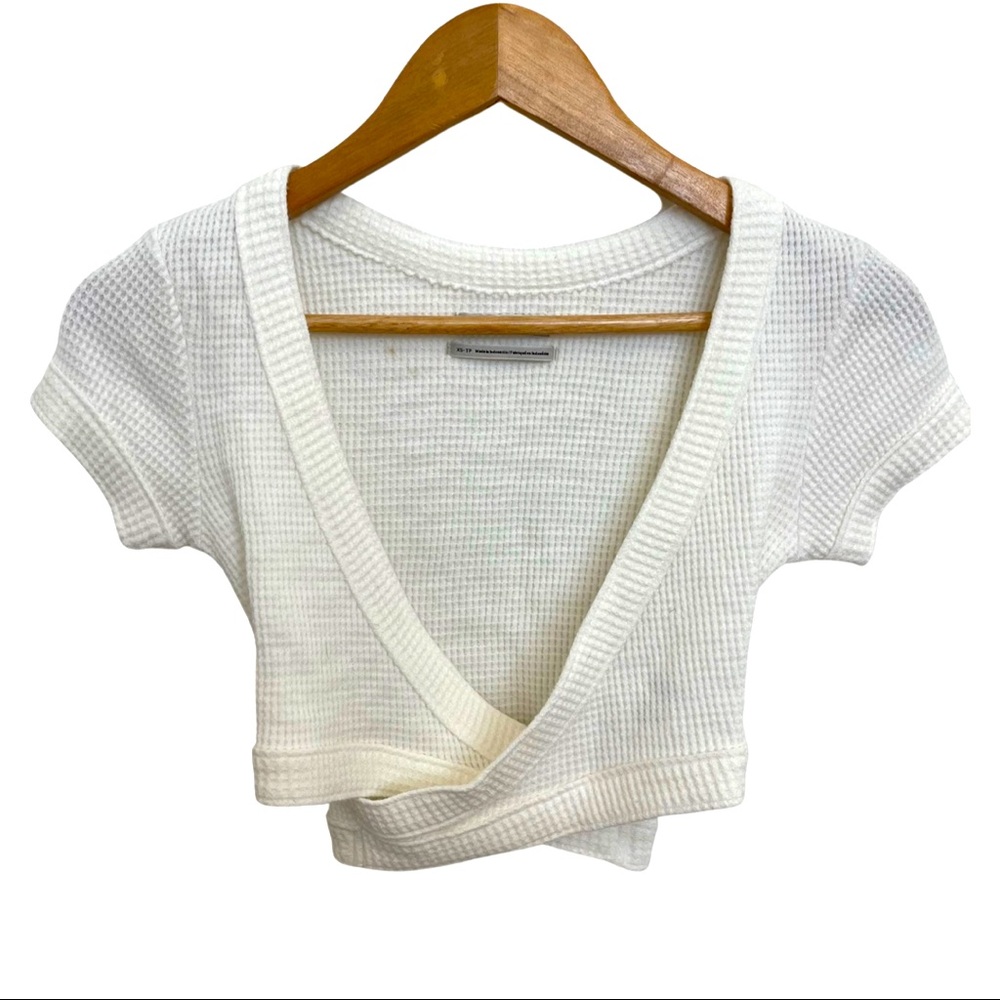 Perfect Urban Outfitters beach top🤍